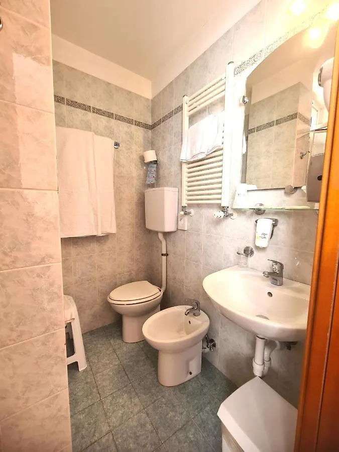Hotel Zurigo ヴァラッツェ 3*,  イタリア