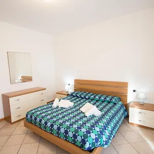 Appartamento Ristrutturato Con Terrazzo, Varazze